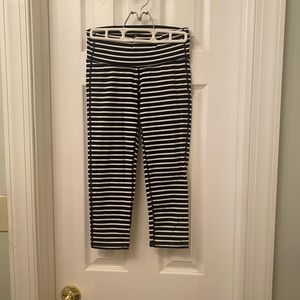 Athleta crops black white stripe xs